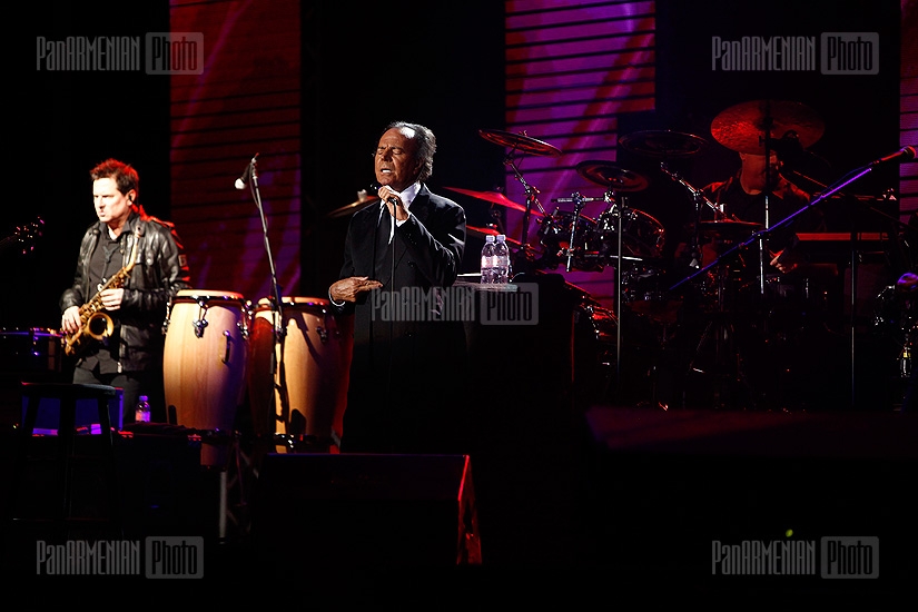 Julio Iglesias’s solo concert in Yerevan