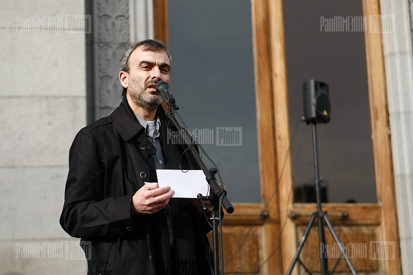 The fourth meeting of the Civil Council is held in Freedoom Square with Jirayr Sefilyan