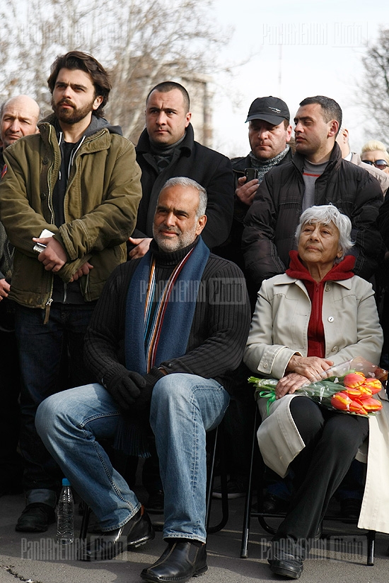 На площади Свободы Жирайр Сефилян провел 4-ю встречу Гражданского Совета