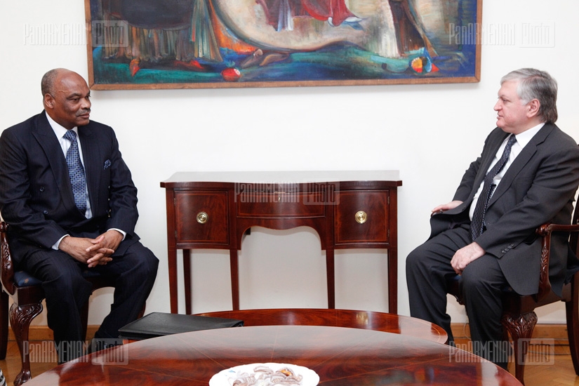 Министр иностранных дел РА Едвард Налбандян принял Посола Замбии в Армении Фредерика Шумба Хапунда 