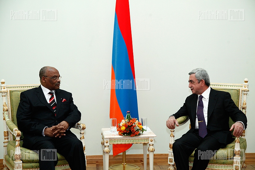 Президент Армении Серж Саргсян принял Посола Замбии в Армении Фредерика Шумба Хапунда 