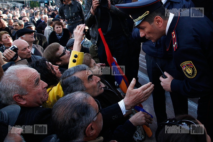 Heritage Party's leader Raffi Hovannisian's rally in Freedom Square 