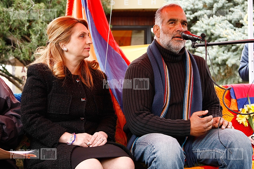 Пресс-конференция Раффи Ованнисяна на Площади Свободы