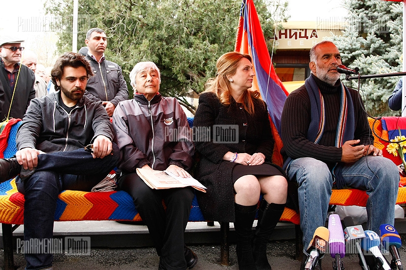 Пресс-конференция Раффи Ованнисяна на Площади Свободы