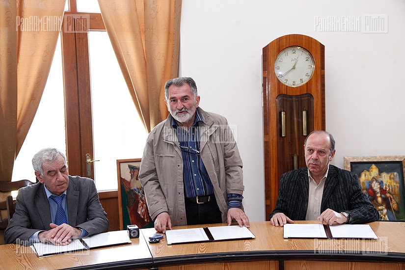 «Հովհաննես Իմաստասեր Կաթողիկոս Օձնեցի» բարեգործական հիմնադրամը վավերացրեց եռակողմ համաձայնագիր Հայաստանի Նկարիչների միության և Հայաստանի Գրողների միության հետ