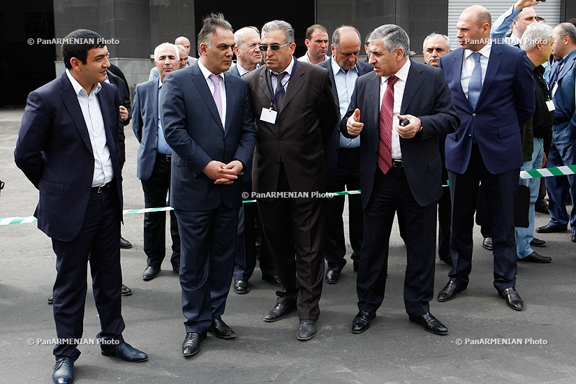 Министр транспорта и связи Армении Гагик Бегларян принял участие в демонстрации новых технологий асфальтирования дорог 