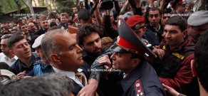 Րաֆֆի Հովհաննիսյանի և նրա համակիրների երթը դեպի նախագահական նստավայր