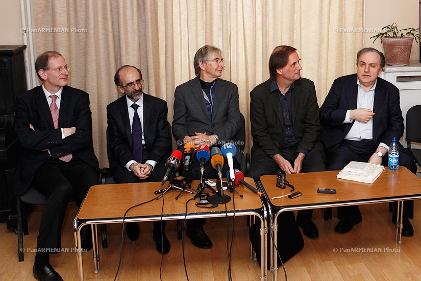 Press conference of Vienna Philharmonic Orchestra conductor Michael Tilson Thomas and pianist Yefim Bronfman.