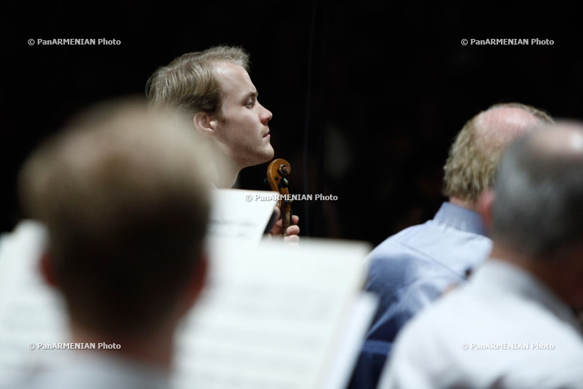Открытая репетиция венского филармонического оркестра (дирижер Майкл Тильсон Томас) и пианиста Ефима Бронфмана