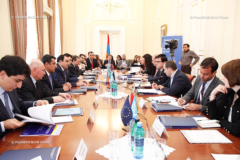 В Резиденции президента РА состоялось заседание консультативной группы ЕС
