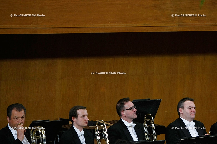 Վիեննայի ֆիլհարմոնիկ նվագախմբի (դիրիժոր Մայքլ Թիլսոն Թոմաս) և դաշնակահար Եֆիմ Բրոնֆմանի համերգը