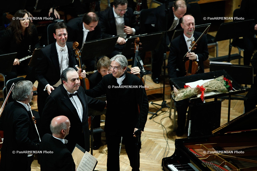 Концерт венского филармонического оркестра (дирижер Майкл Тильсон Томас) и пианиста Ефима Бронфмана