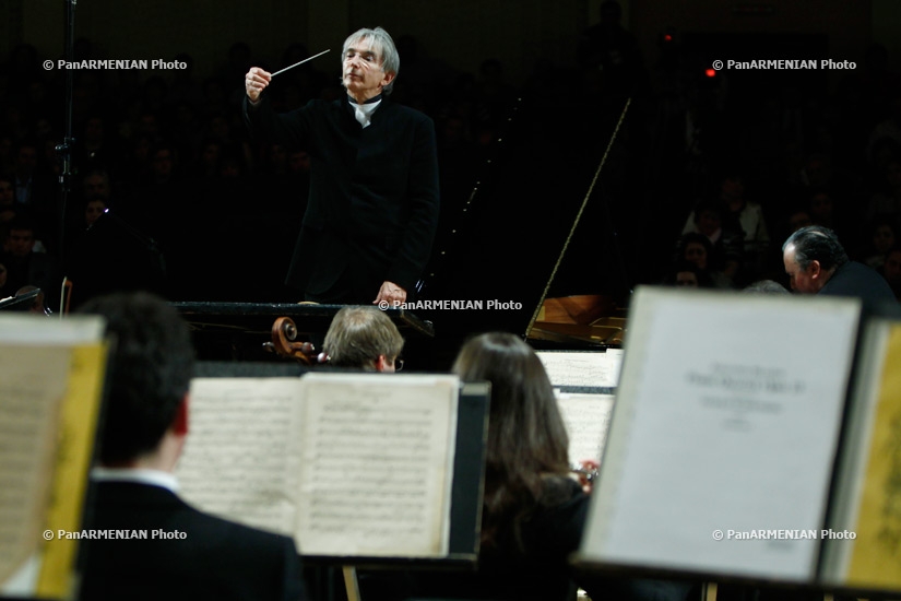 Concert of Vienna Philharmonic Orchestra (conductor Michael Tilson Thomas) and pianist Yefim Bronfman