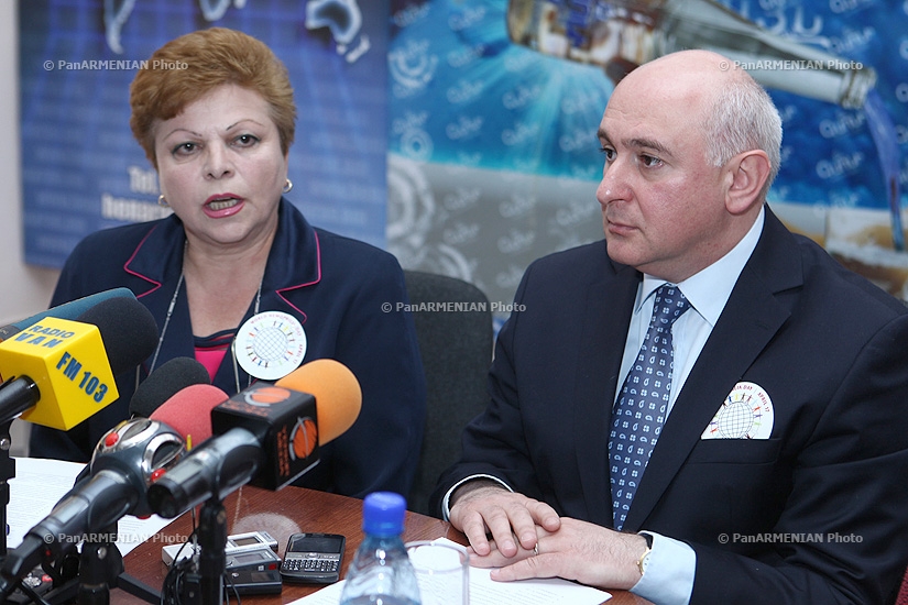 Пресс-конференция главного гематолога Армении Смбата Дахбашяна  и председателя Армянской ассоциации больных гемофилией Тани Хачатрян