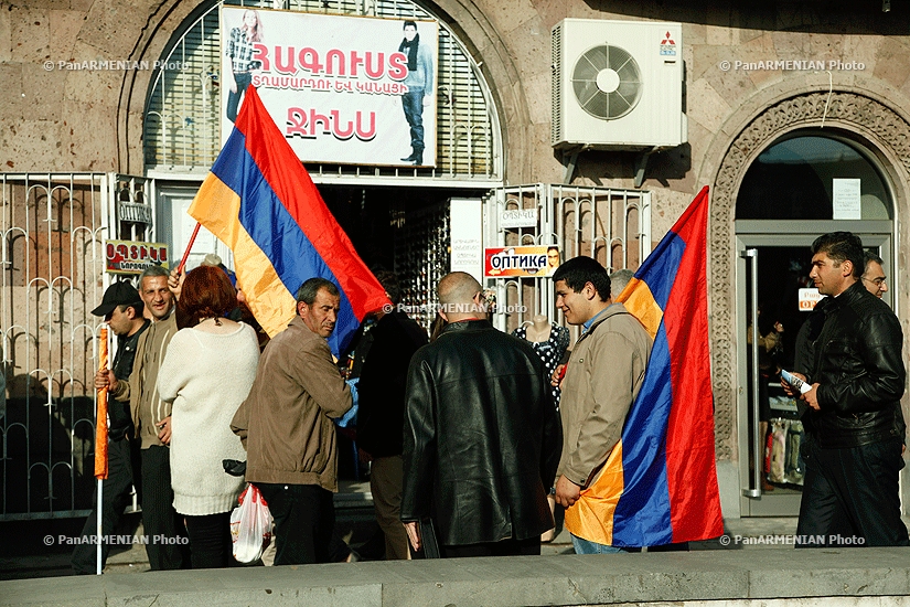 March of representatives of Hello Yerevan bloc to Garegin Nzhdeh Square