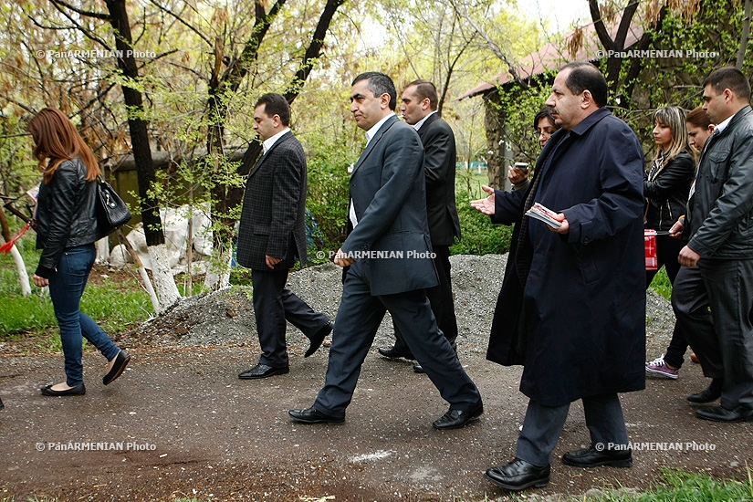 Кандидат АРФД на выборах в Совет старейшин Еревана Армен Рустамян принял участие в шествии, организованном в ереванском районе Нор-Норк