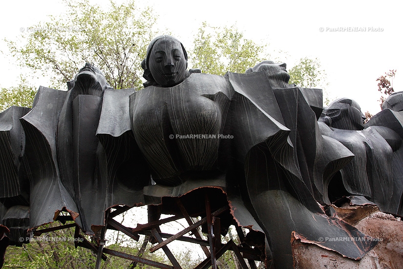То, что осталось от памятника Тиграна Арзуманяна 