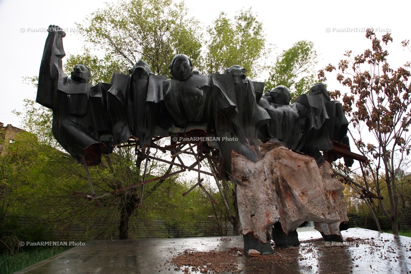 То, что осталось от памятника Тиграна Арзуманяна Горный танец