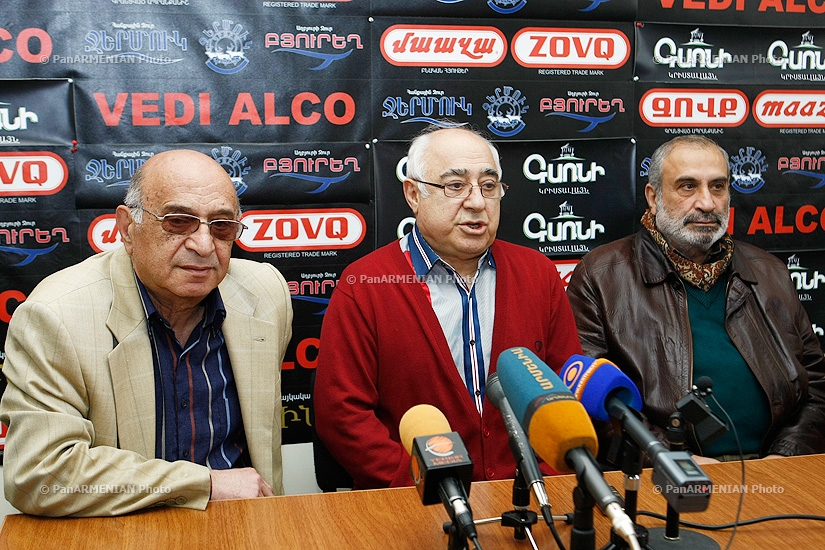 Press conference of sculptor Tigran Arzumanyan, actor Azat Gasparyan and painter Haghtanak Shahumyan