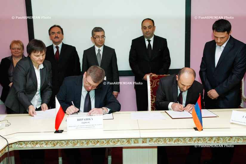 Հայկական և լեհական կողմերը ստորագրեցին տնտեսական համագործակցության հայ-լեհական միջկառավարական հանձնաժողովի երրորդ նիստի Արձանագրությունը