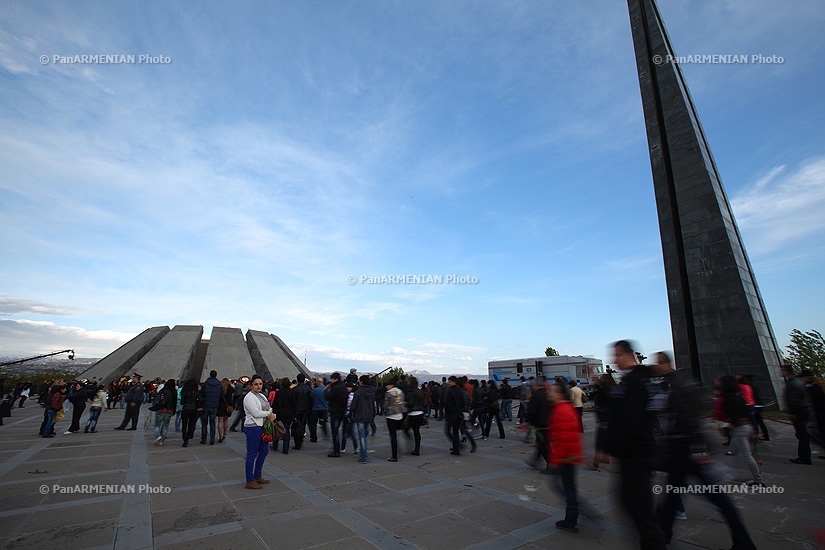 98-ая годовщина Геноцида армян: Мемориал жертв Геноцида армян в Ереване