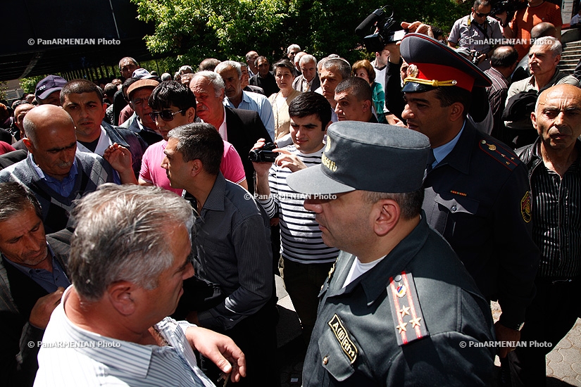 Protest of employees of Nairit Plant in font of RA Presidential Palace