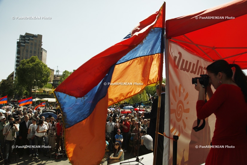 На площади Свободы прошел митинг союза партий «Здравствуй, Ереван»