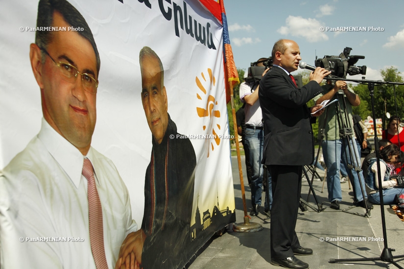 Hello Yerevan bloc of parties held a rally on Freedom Square