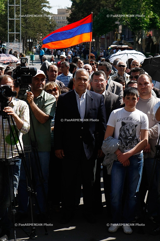 Hello Yerevan bloc of parties held a rally on Freedom Square