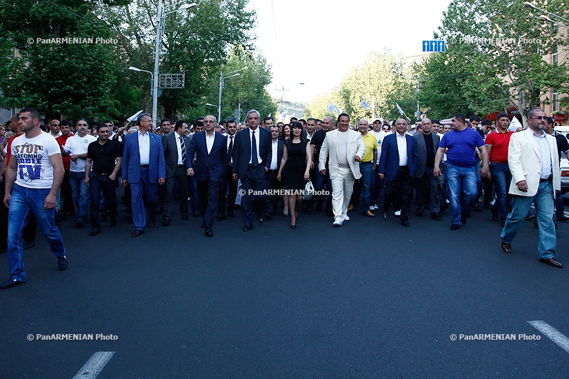Митинг пратии «Процветающая Армения» на площади Свободы