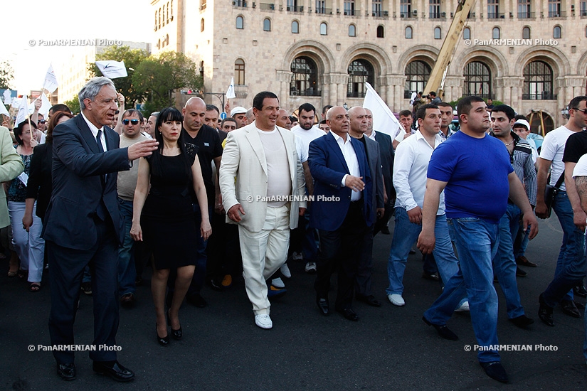 Митинг пратии «Процветающая Армения» на площади Свободы