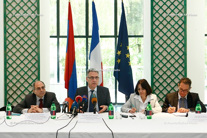 Пресс-конференция посла Франции в Армении Анри Рено 