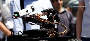 На мероприятии «День роботов» были продемонстрированы роботы, сконструированные в кружках робототехники
