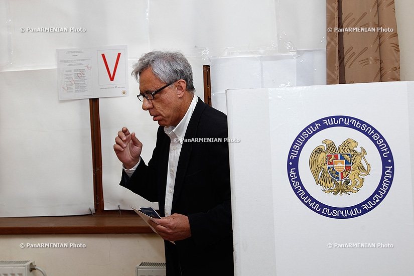 No. 1 in Prosperous Armenia party candidate list Vartan Oskanian cast ballot in Yerevan City Council election