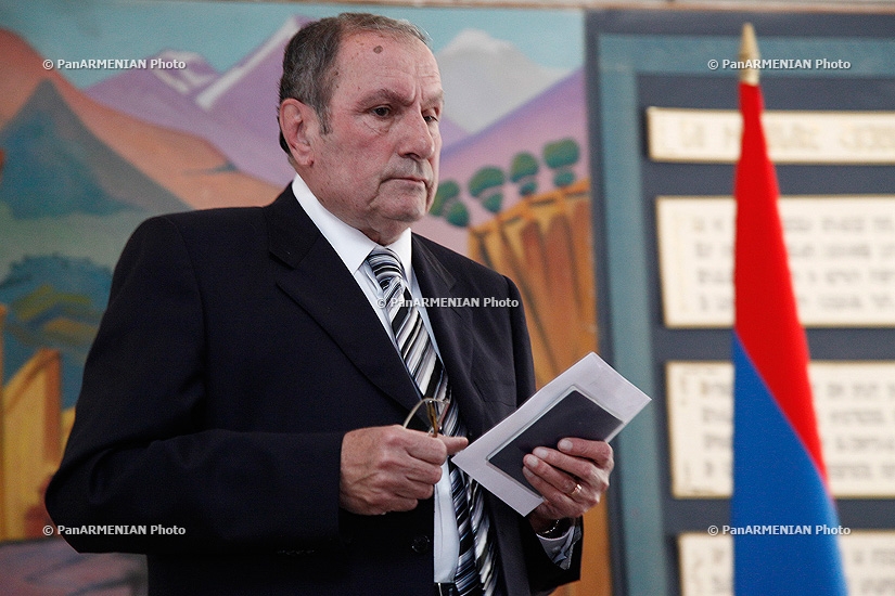 Лидер партии АНК Левон Тер-Петросян проголосовал на выборах Совета старейшин Еревана