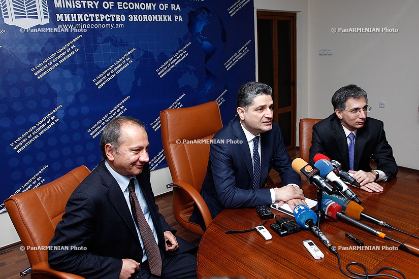 Премьер-министр Тигран Саргсян представил нового Министра Экономики Армении Ваграма Аванесяна