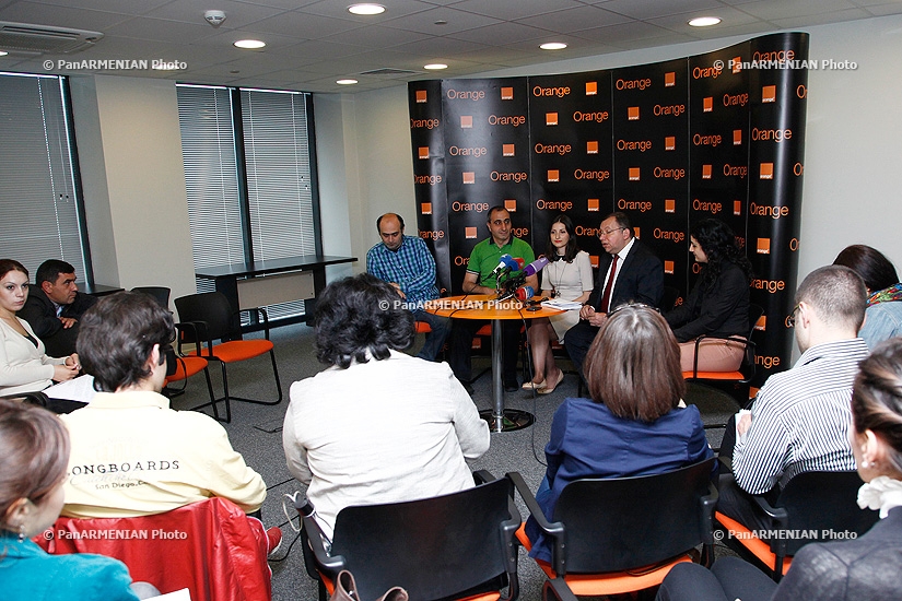 В головном офисе компании Orange состоялась пресс-конференция, посвященная проведению конференции BarCamp-2013