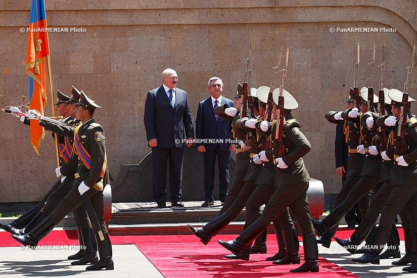 В резиденции Президента Армении состоялась официальная церемония встречи Президента Беларуси