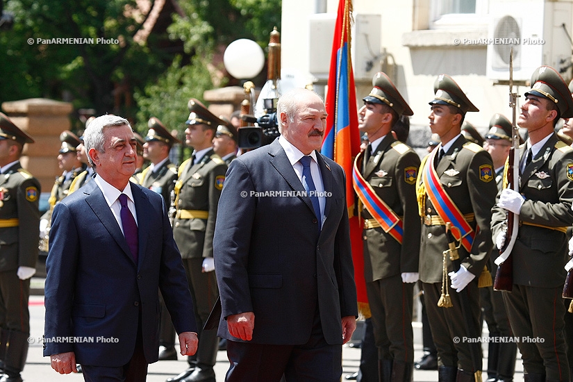 В резиденции Президента Армении состоялась официальная церемония встречи Президента Беларуси