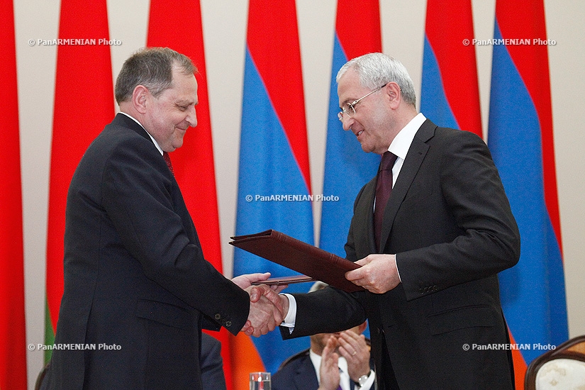 Briefing of Armenian President Serzh Sargsyan and Belarusian leader Alexander Lukashenko