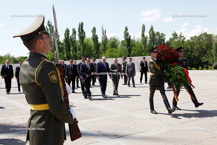 Президент Республики Беларусь Александр Лукашенко посетил Цицернакаберд