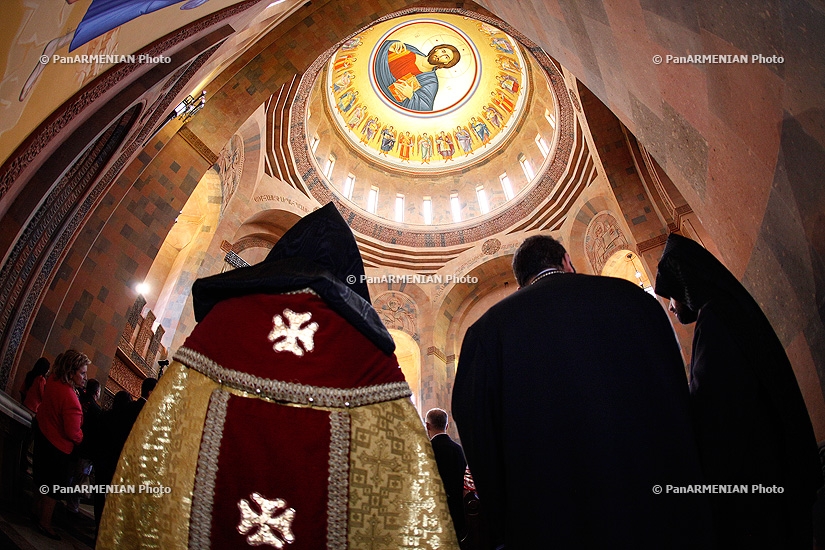 Церемония освящения новопостроенной церкви Св. Иоанна Крестителя Котайкской епархии в городе Абовян