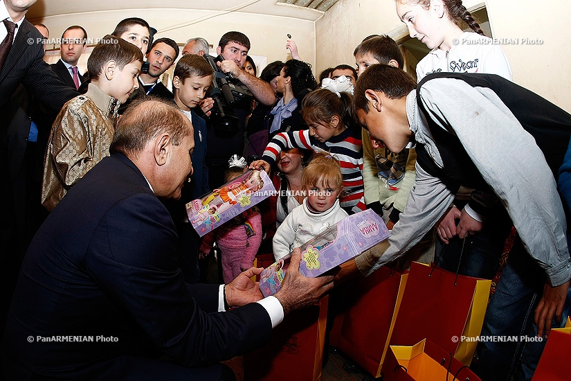 President of the National Assembly Hovik Abrahamyan met with  needy families of Aragatsotn Province