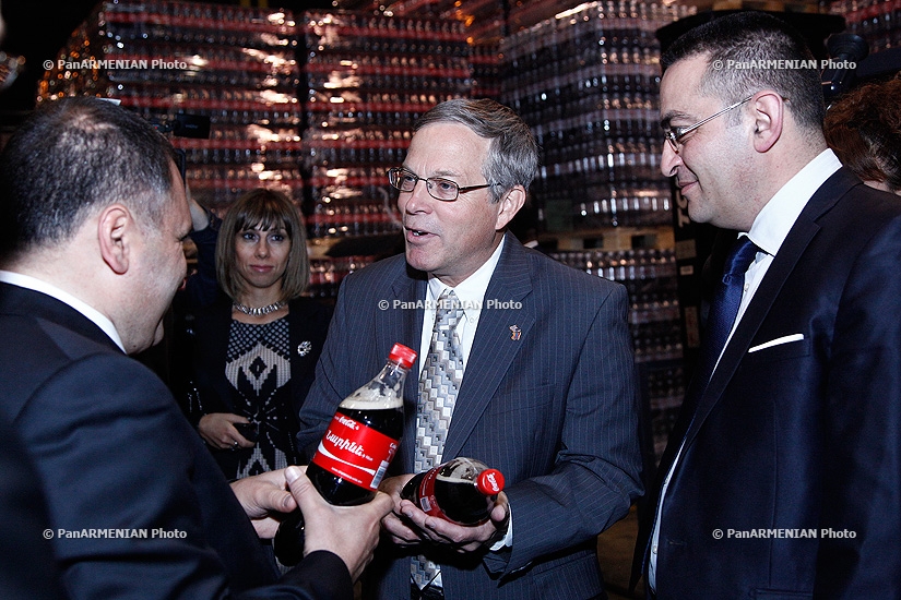  Հայաստանում ԱՄՆ դեսպան Ջոն Հեֆերնը այցելեց «Կոկա-Կոլա Հելլենիկ Բոթլինգ Քամփնի Արմենիա» ընկերության գործարան 