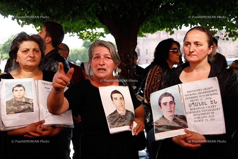 Protest and candle lighting held In front of RA Government, dedicated to soldier killed in Noyemberyan