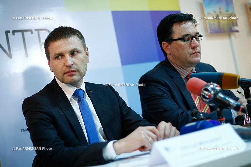 В центре ЕС состоялась пресс-конференция находящегося в Ереване министра юстиции Эстонии Ханно Певкура