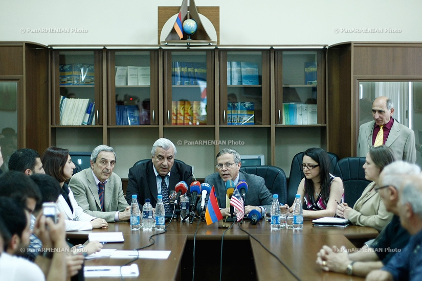 В Государственном инженерном университете Армении стартовал семинар по ядерной энергии, организованный под эгидой США