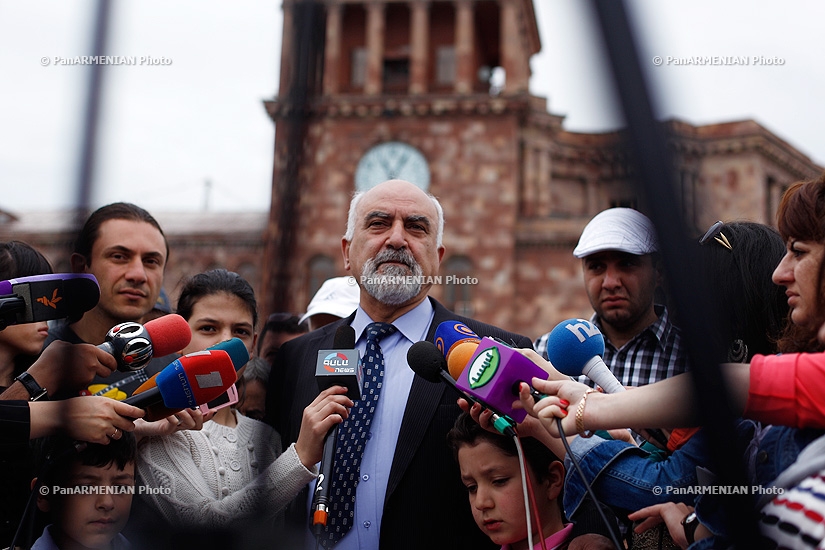 Press conference of Paruyr Hayrikyan on Republic Square
