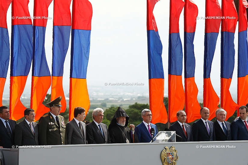Армения отмечает день Первой Республики Армения в Сардарапате