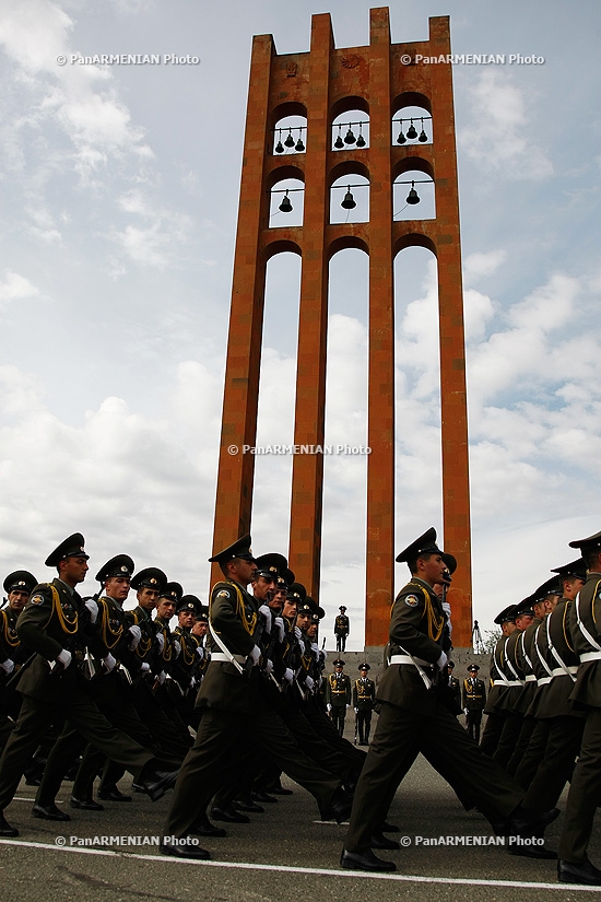 Армения отмечает день Первой Республики Армения в Сардарапате